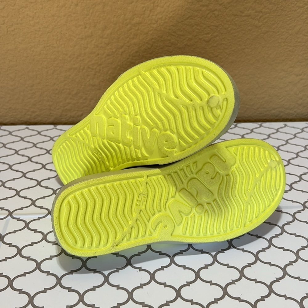 NATIVE Unisex Women and Men Beach Shoes Bioschuhe Slippers Lime green. W6/ M4 - Picture 5 of 7